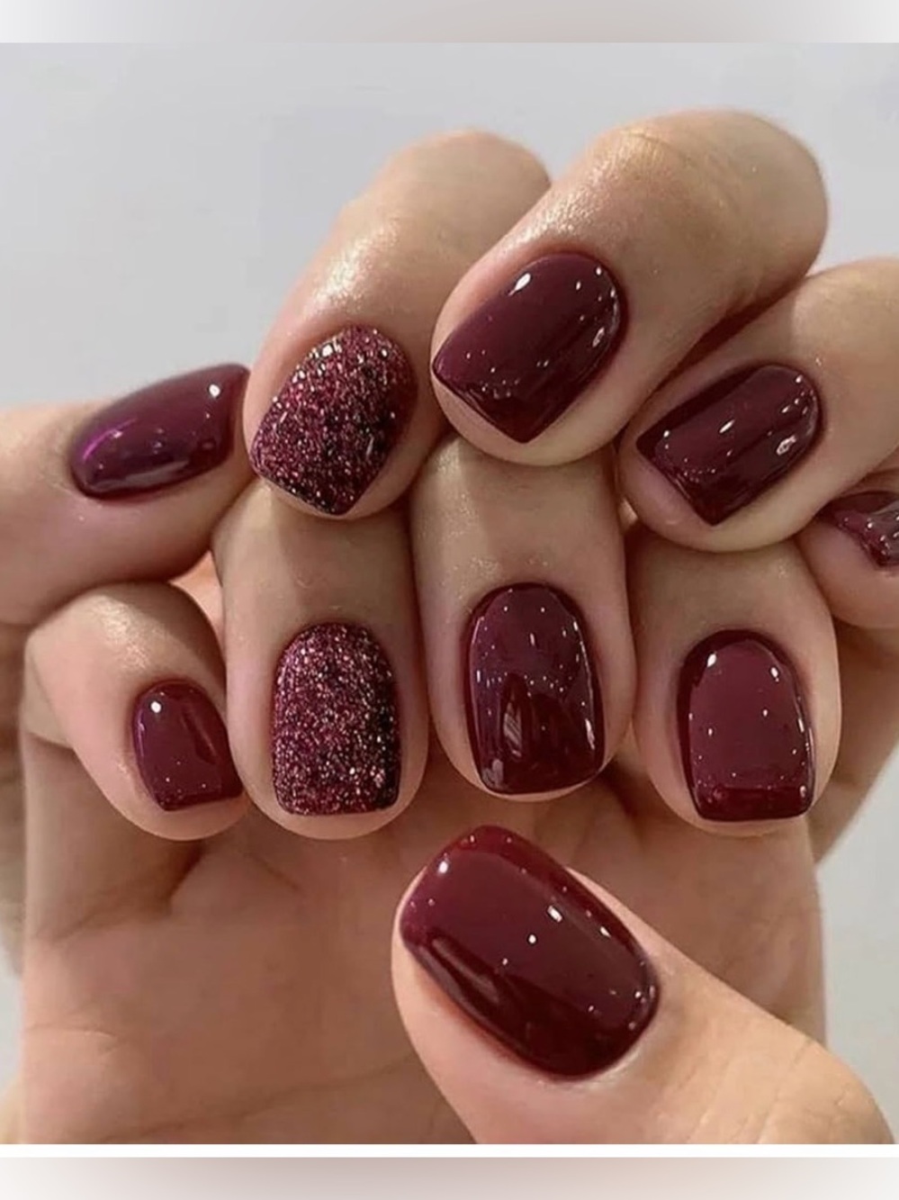 NWT Glossy Burgundy Short Oval Gel Nails with Glitter Accent